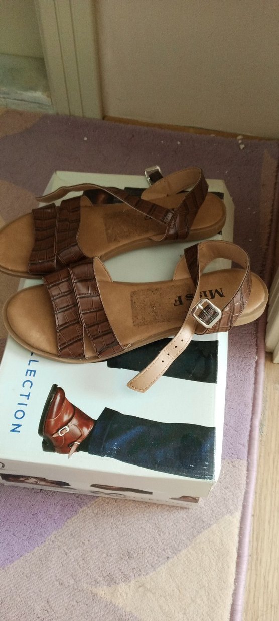 Kahverengi Desenli Sandalet.AYAKTA DURUŞU YOK - Görsel 5