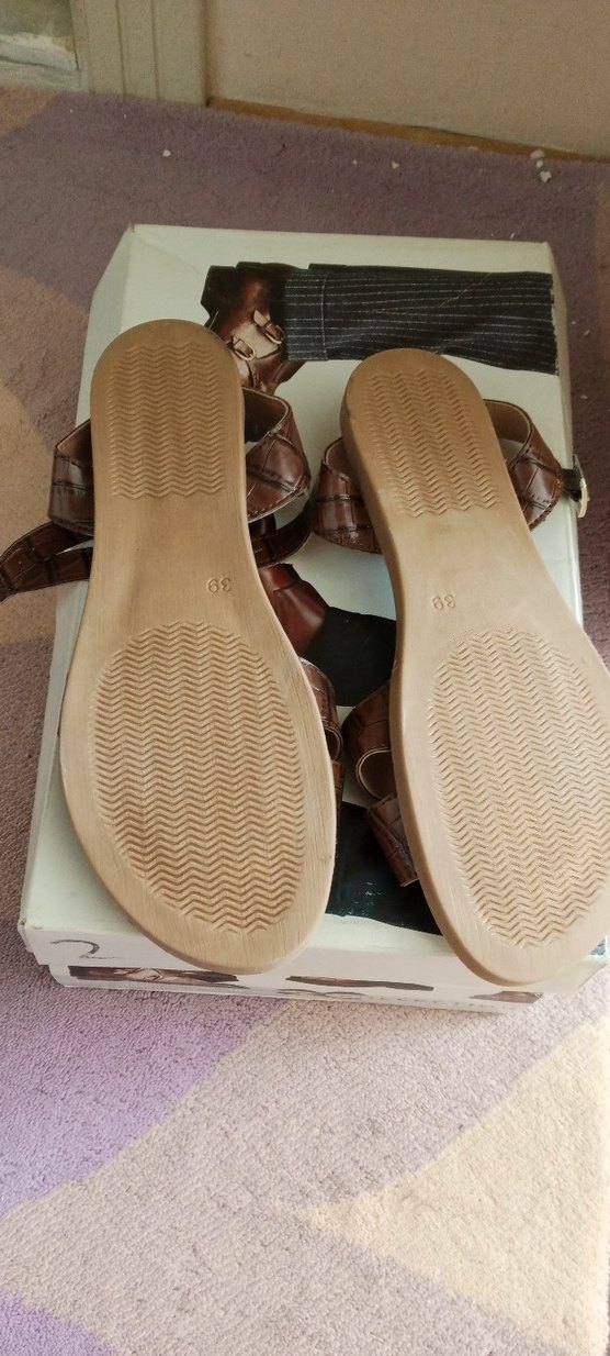 Kahverengi Desenli Sandalet.AYAKTA DURUŞU YOK - Görsel 4