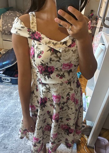 Çicek Desenli Elbise - Görsel 2