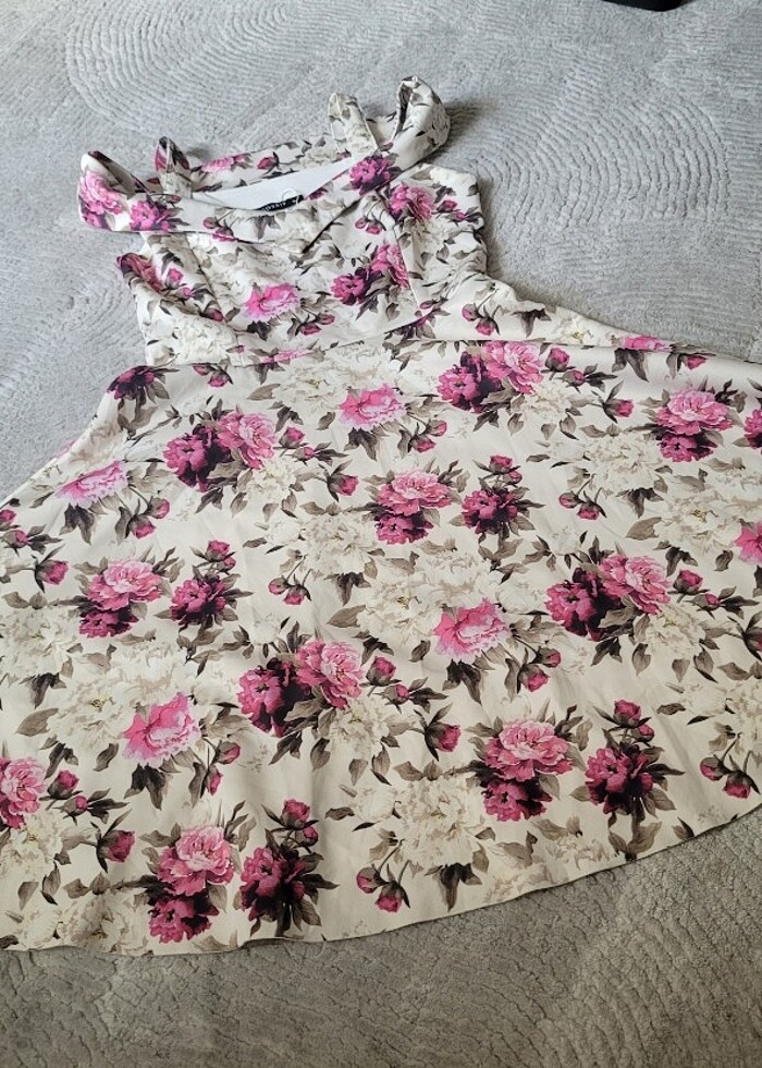 Çicek Desenli Elbise - Görsel 5