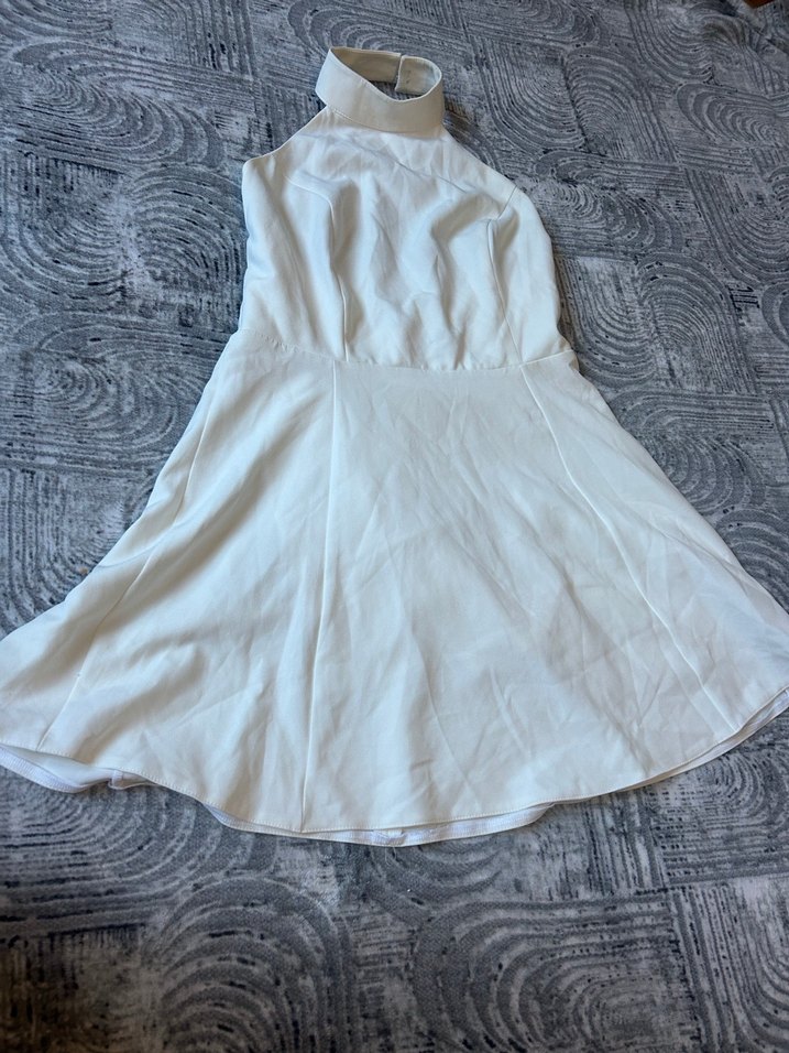 Yüksek Yakalı Kolsuz Mini beyaz elbise - Görsel 4