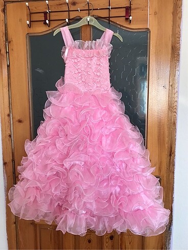 Pembe gelinlik
