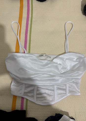 Pull and Bear Beyaz Saten Gorunumlu Askili Bustiyer