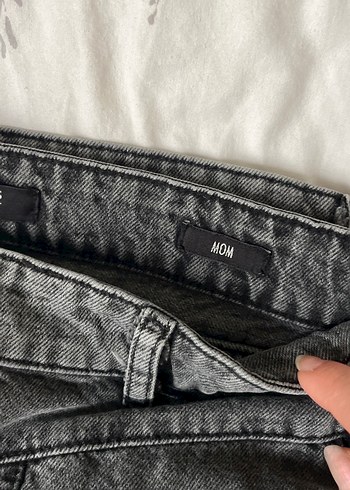 Gri kadın Pantolon 
Paçasında defosu var ben kıvırıp giydim - Görsel 3