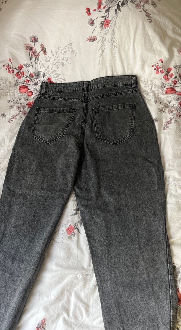 Gri kadın Pantolon 
Paçasında defosu var ben kıvırıp giydim - Görsel 4