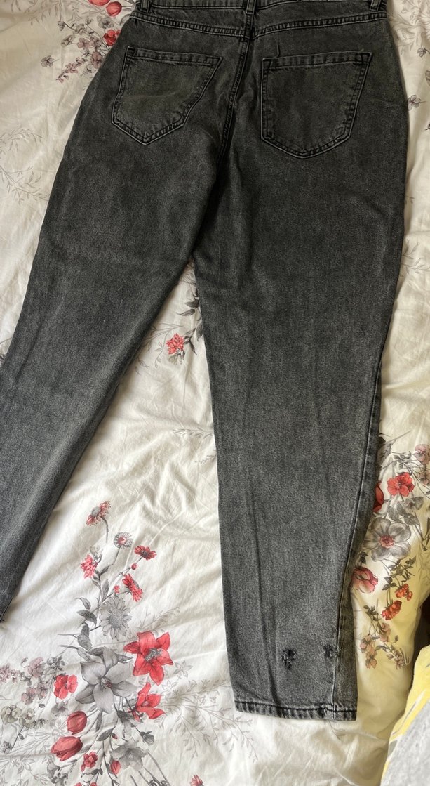 Gri kadın Pantolon 
Paçasında defosu var ben kıvırıp giydim - Görsel 5