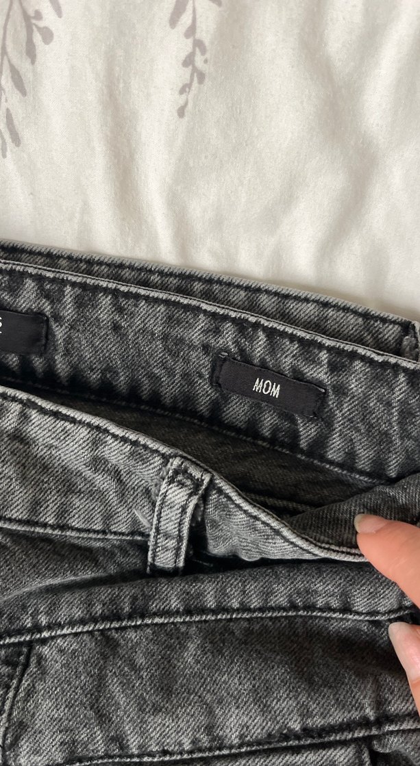 Gri kadın Pantolon 
Paçasında defosu var ben kıvırıp giydim - Görsel 3