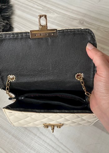 Zincir Detaylı Beyaz Kadın Deri Çanta - Görsel 3