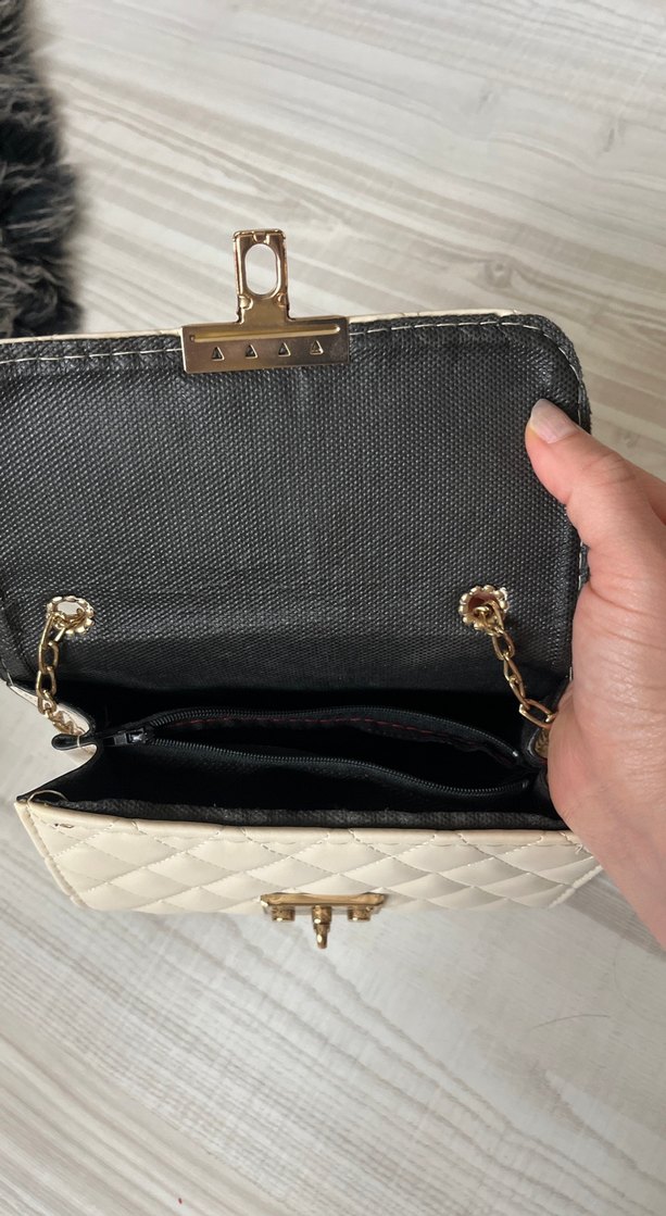 Zincir Detaylı Beyaz Kadın Deri Çanta - Görsel 3