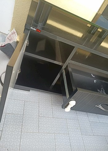 TV ünitesi sapasağlam. - Görsel 3