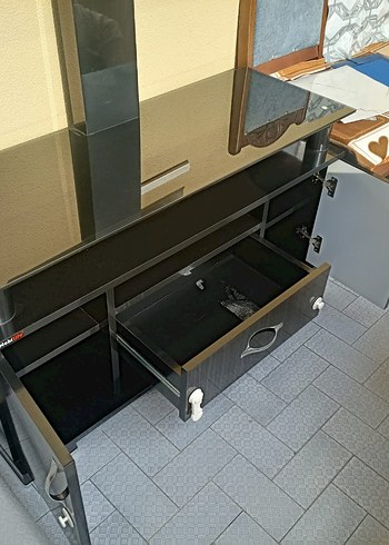 TV ünitesi sapasağlam. - Görsel 2