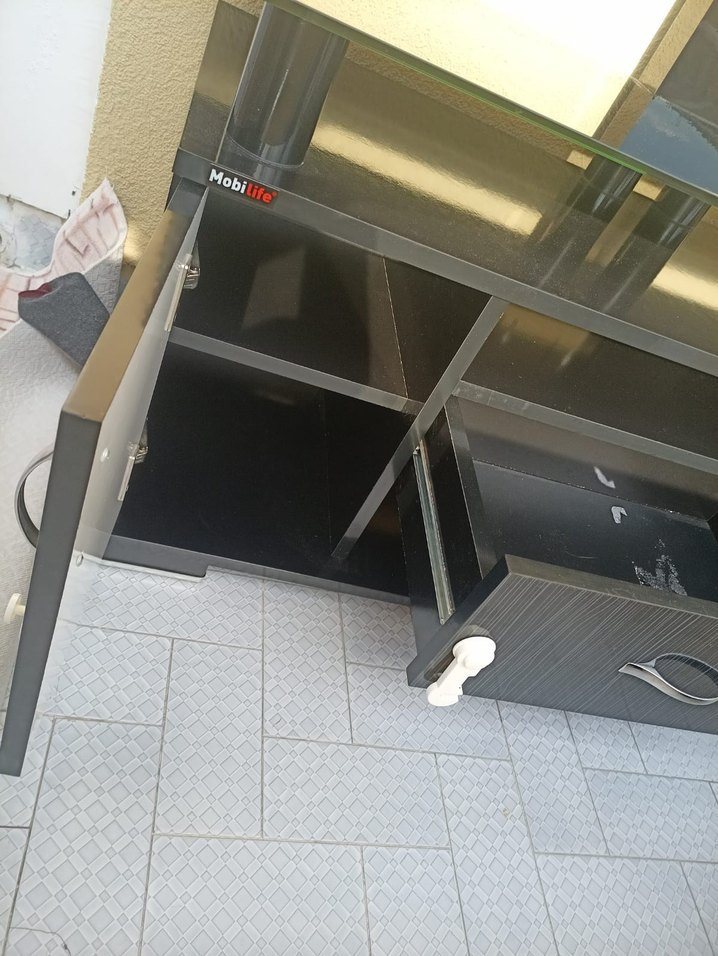 TV ünitesi sapasağlam. - Görsel 3