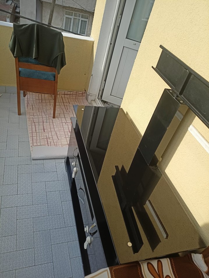 TV ünitesi sapasağlam. - Görsel 4