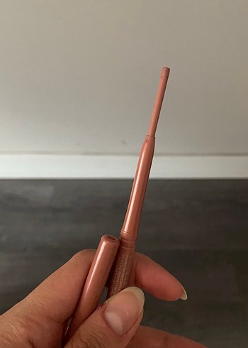 Bej Pastel Dudak Kalemi - Görsel 2