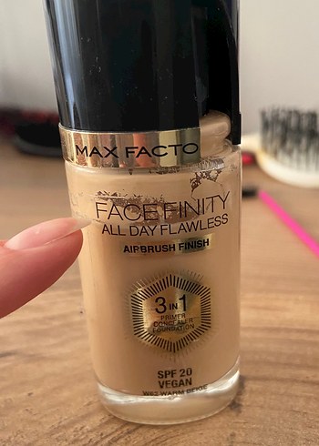 Max Factor Facefinity Fondöten SPF20 Vegan - Görsel 3