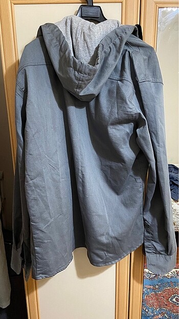 Şapka detaylı gömlek - Görsel 3