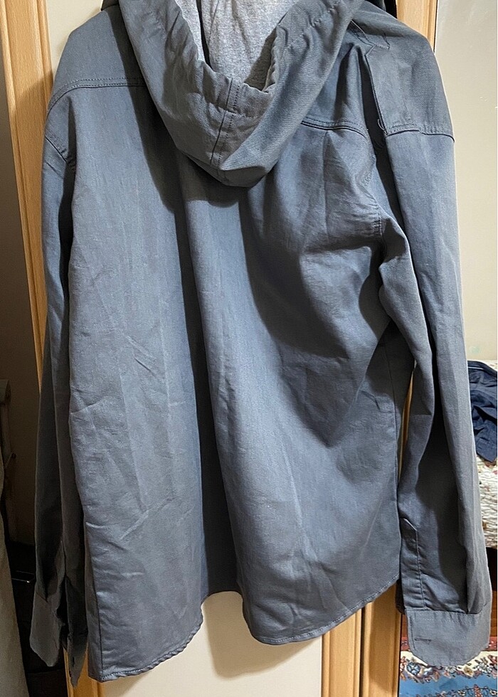 Şapka detaylı gömlek - Görsel 3