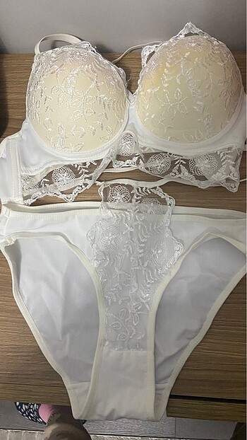 Güpürlü beyaz sütyen takım - Görsel 3