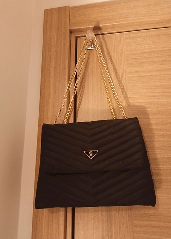 Prada Siyah Kapitone Zincirli Omuz Cantasi