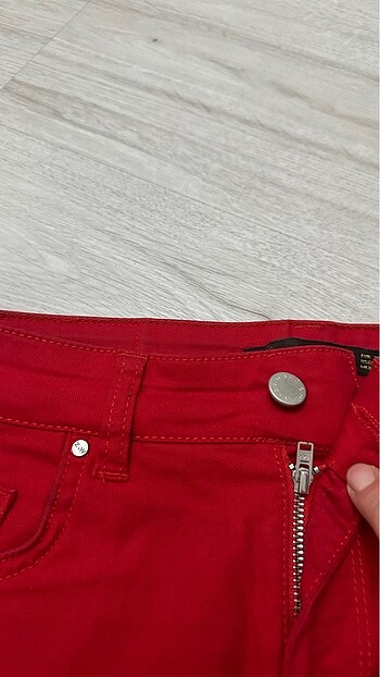 36 Beden kırmızı Renk Zara Etek