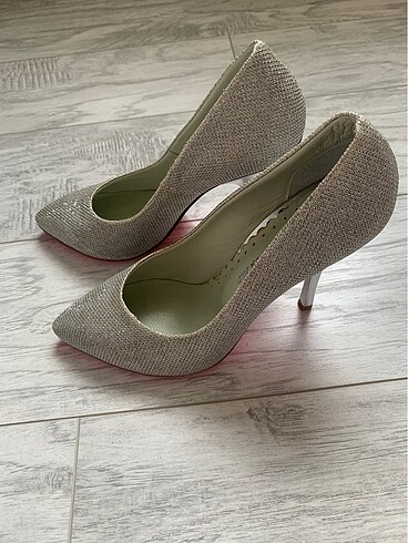 Sim dokulu stiletto