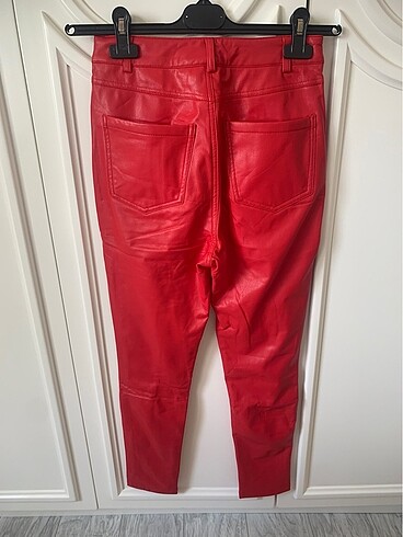 36 Beden Kırmızı deri görünümlü tayt pantalon