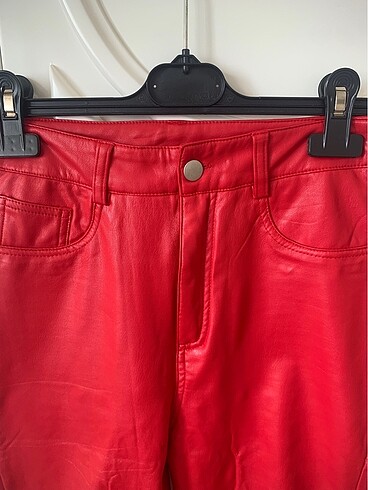 Twist Kırmızı deri görünümlü tayt pantalon