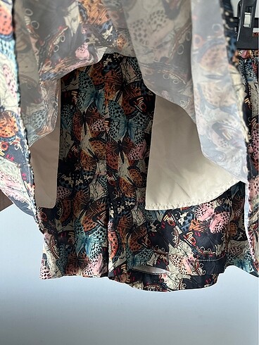 Stradivarius Kelebek desenli şort etek
