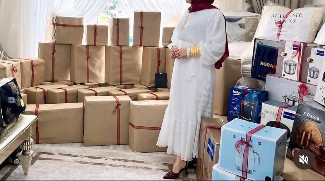 Beyaz Piliseli Uzun Elbise - Görsel 2