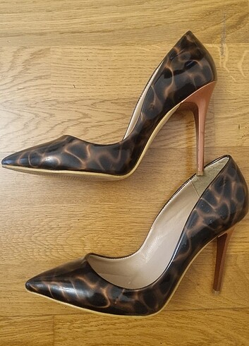Shoe Tek Çok şık,tarz,leopar rugan