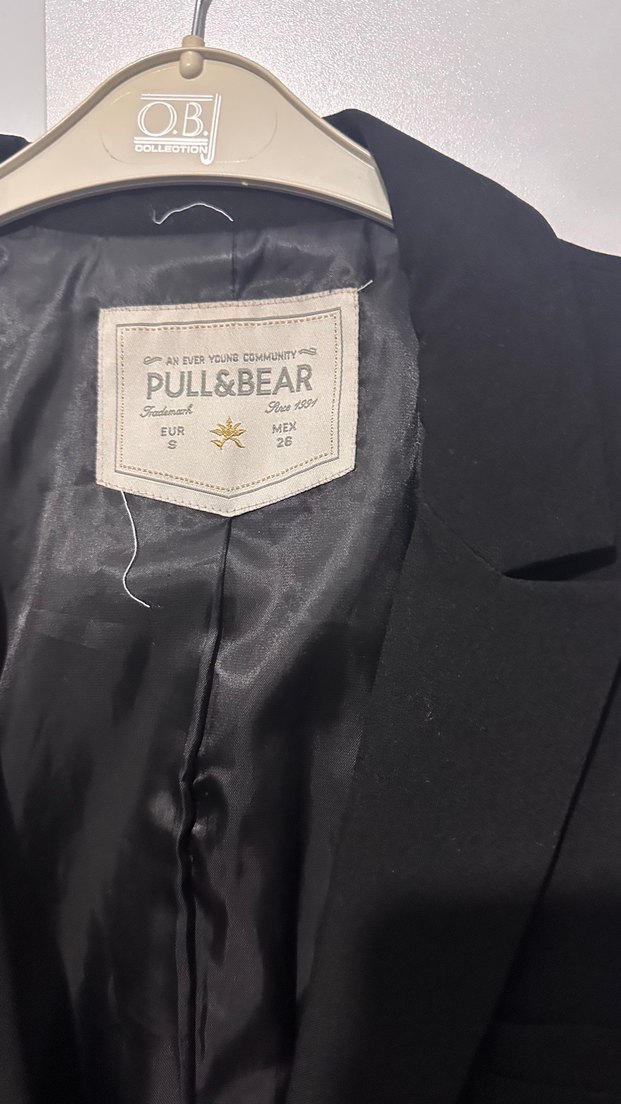 Şıklığın Simgesi: Siyah Klasik Blazer Ceket — görsel 2/3