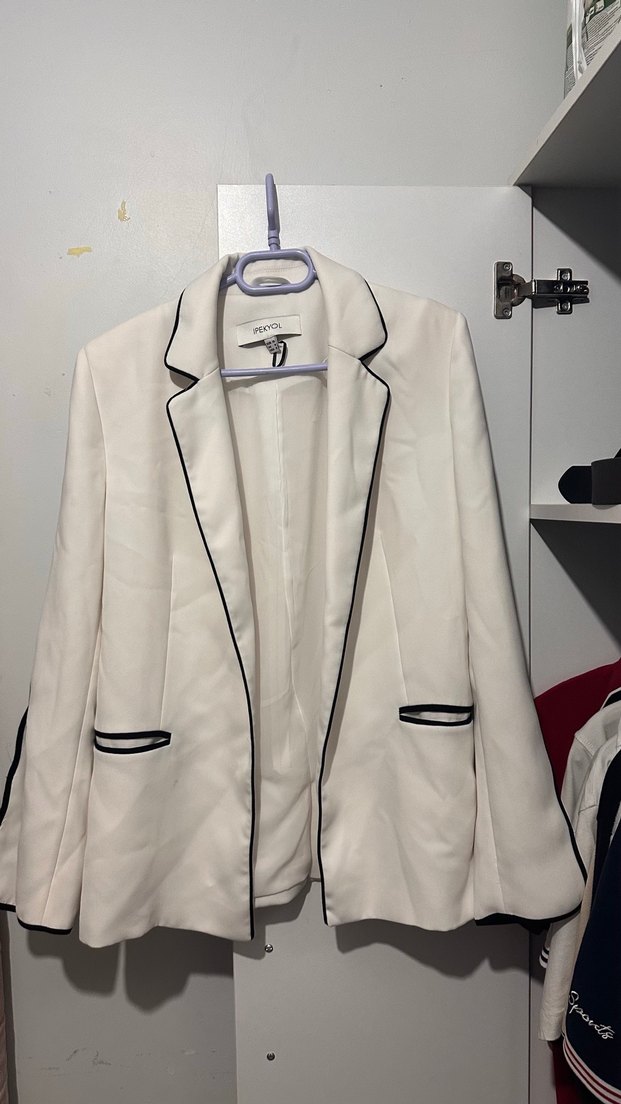 İPEKYOL Ekru Siyah Pipo Detaylı Blazer — görsel 2/4