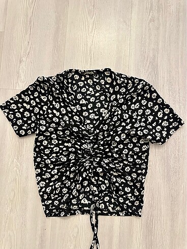 Zara Crop önü ipli üst