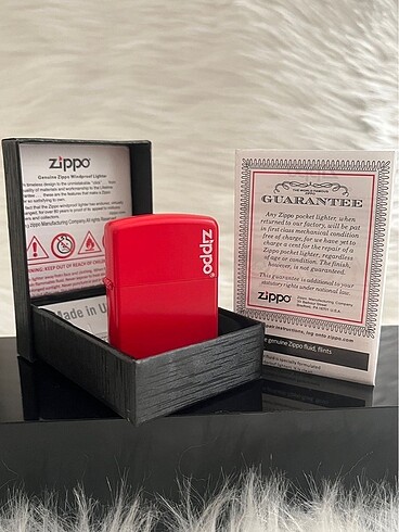 Sıfır Kutusunda Orjinal Kırmızı Zippo