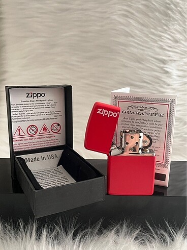 Beden Sıfır Kutusunda Orjinal Kırmızı Zippo