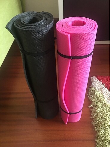 Siyah Renk Pilates Matı Var