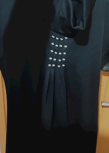 Düğmeli Siyah V Yakalı Uzun Kadın Elbise - Görsel 2