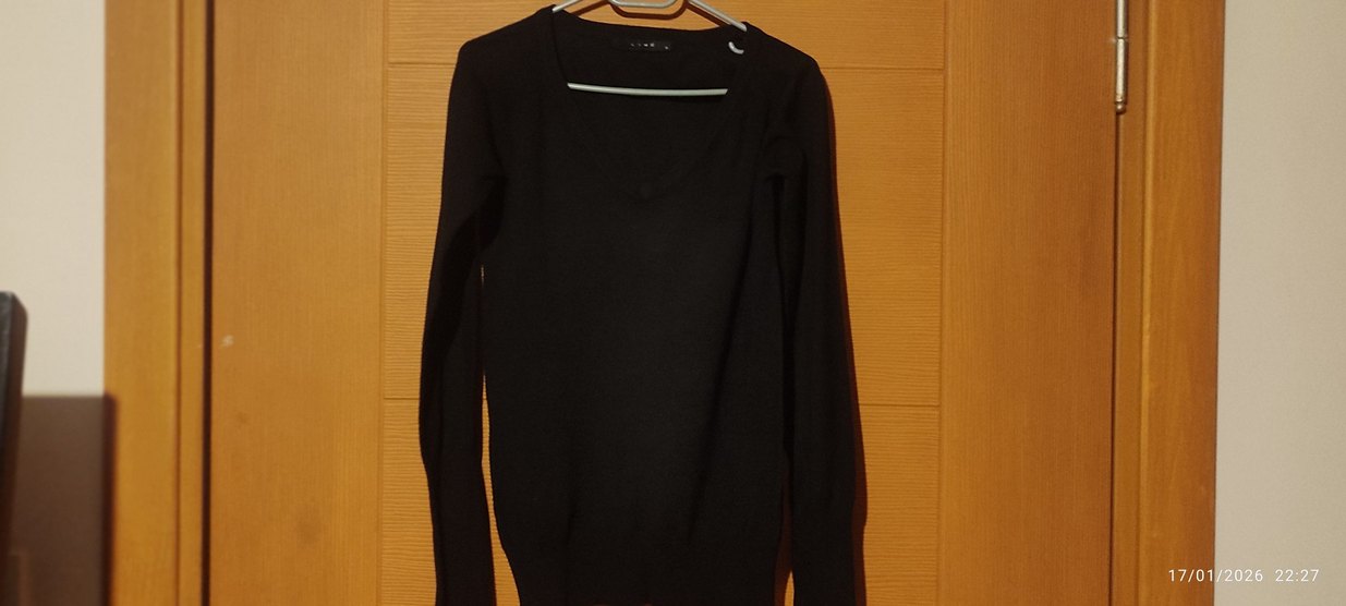 Siyah V Yakalı Kadın Triko - Görsel 2