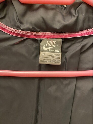 l Beden gri Renk Nike Şişme Mont