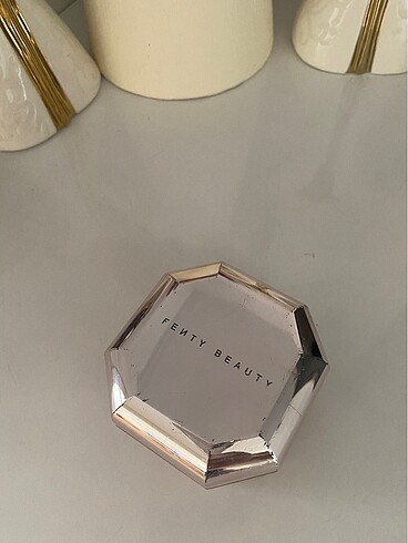 Fenty beauty pudra