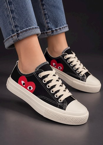 Converse Kirmizi Kalpli Siyah Sneaker
