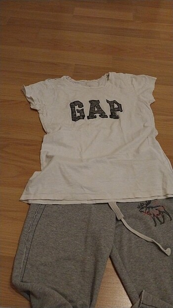Gap tshirt