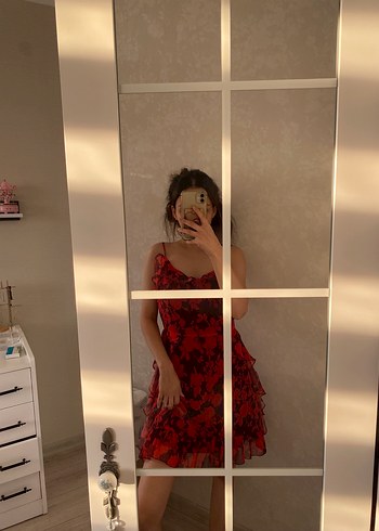Kırmızı askılı mini elbise