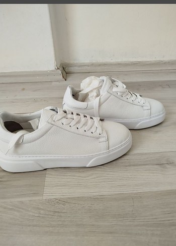 Diğer Minimal Beyaz Sneaker