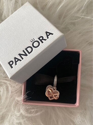Pandora ışıltılı pembe sallantılı kalp charm