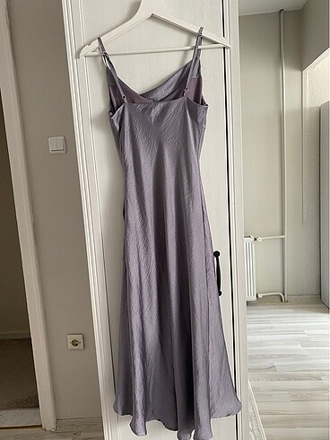 Trendyol milla gri saten gece elbisesi - Görsel 8