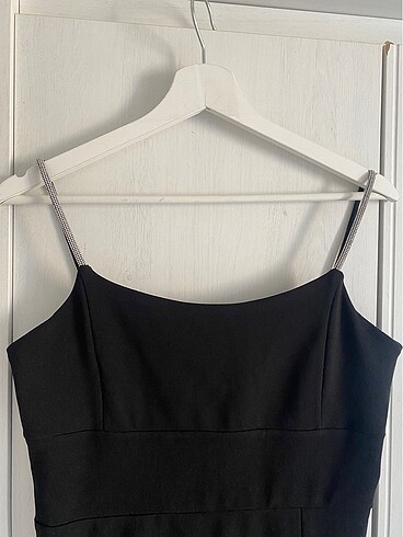 Siyah taş kristal askılı krep elbise - Görsel 4