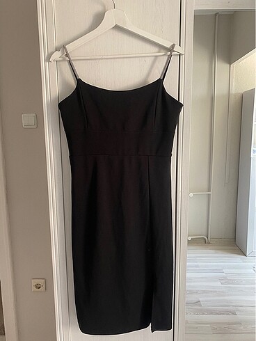 Siyah taş kristal askılı krep elbise - Görsel 3