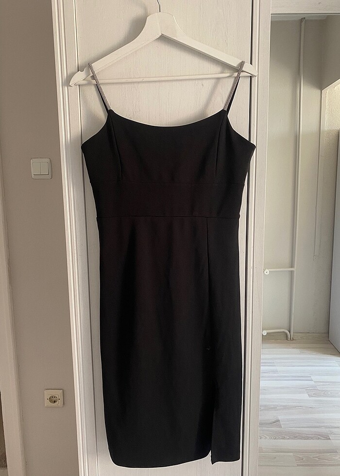 Siyah taş kristal askılı krep elbise - Görsel 3