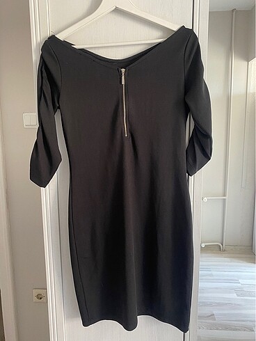 Tozlu yakası taşlı kısa elbise - Görsel 6